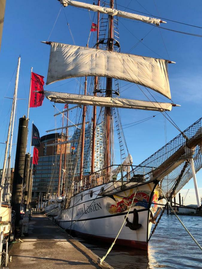 Segelschiff Loth Lorien Hotel Hamburg Exterior photo